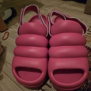 Women Pink Crock
